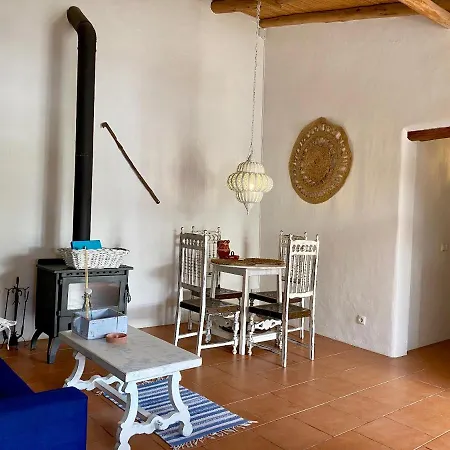 Casa Da Aldeia * Santa Bárbara de Nexe